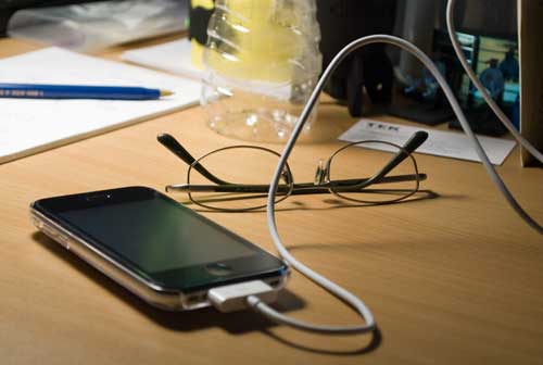 iphone-3g-desk iphone-3g-desk